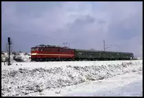 251003 mit P 16484 nach Königshütte ist hier am 14.2.1990 um 14.33 Uhr zwischen Hüttenrode und Rübeland unterwegs und erreicht gleich die Brücke über die B 27.