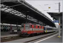 Am 9. Jan. 2017 wurde der IR 1714 mit einer Ersatz-Komposition geführt, die nicht nur etliche EW I mitführte, sondern von der Re 4/4 II 11109  Swiss Express  gezogen wurde.
Hier ist der Zug beim Aufenthalt in Lausanne zu sehen. 
