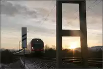 Die Sonne kommt über den Berg -

... und die S-Bahn hat auf ihrem Weg nach Filderstadt vor kurzem die Station Stetten-Beinstein verlassen.

10.01.207 (M)