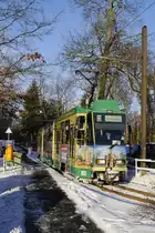 Wagen 47 der Straßenbahn Schöneiche - Rüdersdorf, ein KTNF6 mit nachträglich eingehängter barrierefreier Sänfte, in Friedrichshagen, 5.1.17.