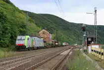 BLS 486 501 mit KLV-Zug in Fahrtrichtung Koblenz. Aufgenommen in Kaub am Rhein am 14.07.2015.