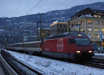 SBB: Abendstimmung in Vevey bei meiner Abfahrt am 9. Januar 2017. Der einfahrende IR mit der Re 460 070-6 war nicht verpendelt.
Foto: Walter Ruetsch
