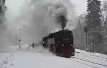 99 7245-6 schnauft im Schneegestöber in Drei Annen Hohne mit dem P8903 nach Eisfelder Talmühle aus Drei Annen Hohne raus.

Drei Annen Hohne 04.01.2017