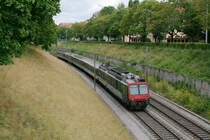Als S 1 ins französische Mulhouse ist diese RBDe 562-Garnitur unterwegs.
Fotografiert am 18. Juli 2009 in Basel.