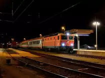 1144 40 stoppt mit dem abendlichen IC 600 am 07.12.2015 in Kirchdorf an der Krems!
