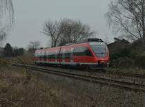 Am Samstagmittag fährt gerade der 644 028 als RB38 aus dem Bahnhof Kappelen-Wevelinghoven/Erft aus.7.1.2017