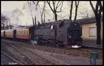 997247 ist hier am 14.2.1990 mit einem Personenzug aus Drei Annen Hohne im Endbahnhof Wernigerode angekommen.