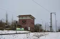 Blick auf das ehemalige Stellwerk in Hüttenrode. Heute ist das Stellwerk in Besitz eines Vereins.

Hüttenrode 05.01.2017