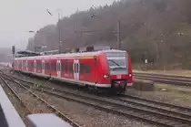 Die Uhr läuft ab und zwar für DB Regio auf der Rhein-Nahe Bahn. VLEXX fährt ja schon die Relation Saarbrücken - Mainz - Frankfurt, sowie die Regionalbahnen von Baumholder nach Kirn und Idar-Oberstein - Mainz. Am 09.01.2017 wurde verkündet, dass VLEXX das Los II des E-Netzes Saarland gewonnen hat. Somit gehen auch die Relationen Saarbrücken - St. Wendel und Saarbrücken - Neubrücke Nahe an VLEXX. 425 127 hat als RB Neubrücke Nahe - Saarbrücken HBF. gerade den Bahnhof Türkismühle verlassen. 15.12.2016 Bahnstrecke 3511 Bingerbrück - Saarbrücken