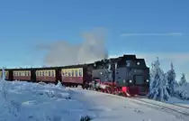 Ganz leise schlich 99 7239-9 mit dem P8932 den Brocken hinab. Hier hat sie bereits fast einmal den Brocken umrundet.

Brocken 06.01.2017