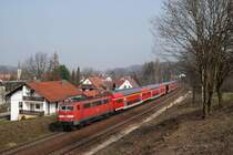 111 211 mit RE 35929 in Reichertshausen (16.03.2007)