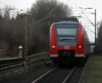 Ein Nachschuss von der Rhein Niers Bahn (RB33) aus Aachen-Hbf nach Heinsberg-Rheinland-Duisburg-Hbf und hilt in Kohlscheid und fährt in Richtung Herzogenrath,Mönchengladbach. 
Aufgenommen von Bahnsteig 1 in Kohlscheid. 
Bei Wolken am Kalten Nachmittag vomm 4.1.2017.