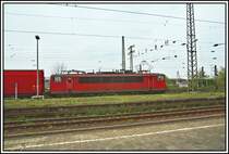 155 228 rollt mit einem Ganzzug, bestehend aus Waggons f�r die Autoindustrie Richtung Hannover. Dieser Zug selten mit einer 155 gefahren.
