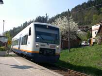 Am 14.04.2007 f�hrt in Schiltach Mitte der Triebwagen 650 527 der Ortenau S-Bahn von Offenburg nach Freudenstadt ein. Die OSB erbringt hier seit Dezember 2005 die Zugleistung. Die Triebwagen der DB Baureihe 627 wurden somit �berfl�ssig und konnten ausgemustert werden.