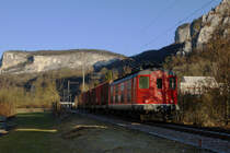 OeBB: Auch nach dem Fahrplanwechsel setzt die OeBB für die Führung der Güterzüge das  ALTEISEN  ein während die BLS  BRAUNE MUTZEN  verschrotten lässt und bei der SBB massenweise überzählige Re 4/4 II  arbeitslos rumstehen.
Verkehrte Welt auch bei der Eisenbahn? (28.12.2016)
Foto: Walter Ruetsch 