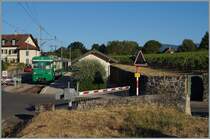 Der BAM Ber 4/4 14 mit B und Bt erreicht den Halt Vufflens le Château.
21. Juli 2015