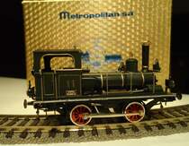 METROPOLITAN(Switzerland)-Dampflok SBB-CFF E2/2- GOTTHARD 

Ein wirklich edles Teil der Schweizer Modellbahnmanufaktur-ein Sahnestück für den
Modellbahner...

Die Original-Dampfloks 11 und 12 wurden 1881 in Winterthur hergestellt und
übernahmen 1 Jahr später den provisorischen Postdienst durch den
GOTTHARD-Tunnel....hier mein Modell am 20.1.2017