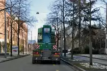 Am 17.und 18.01.2017 werden die ersten vier Be 4/6S der Serie 659 bis 686 auf einen Spezial Lastwagen verladen und ein kurzes Stück auf der Strasse zu einem Verladeplatz gefahren. Dann werden die Wagen auf einen Eisenbahnwagen geladen und werden eine Reise nach Sofia machen, wo sie eine zweite Heimat bekommen. Hier fährt der Lastwagen mit dem Be 4/6S 674 durch die Mauerstrasse zum Verladeplatz.