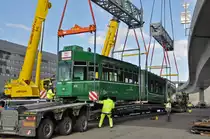 Am 17.und 18.01.2017 werden die ersten vier Be 4/6S der Serie 659 bis 686 auf einen Spezial Lastwagen verladen und ein kurzes Stück auf der Strasse zu einem Verladeplatz gefahren. Dann werden die Wagen auf einen Eisenbahnwagen geladen und werden eine Reise nach Sofia machen, wo sie eine zweite Heimat bekommen. Am Verladeplatz wird der Be 4/6S 674 von zwei Kranen auf den Eisenbahnwagen gehoben.