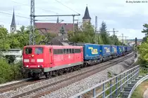 151 029 hatte mit am 4.9.15 gerade den Bahnhof Ochsenfurt passiert. Rechts neben dem Gleispaar lag bis zur Jahrtausendwende das separate Gleis der  Gaubahn  nach Röttingen. Und etwa 200 Meter links vom Bild liegt die  Hafenbahn , der die nächsten 4 Bilder gewidmet sind.