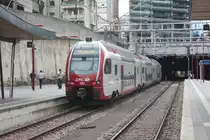 Am 29.07.2016 verschwindet ein Stadler KISS der CFL als RE nach Koblenz im Tunnel, der die östliche Einfahrt des Bahnhofs Luxembourg abdeckt.