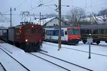 VHE: Am 21. Januar 2017 fand die traditionelle wiederum voll ausgebuchte Burgdorfer Fonduefahrt statt. Ab Huttwil bis Balsthal verkehrte der historische Sonderzug  via Langenthal, Burgdorf, Solothurn, Oensingen. Geführt wurde der Fonduezug erstmals mit gemischter Traktion. Zum Einsatz gelangten die Ed 3/4 11 sowie der Te 2/3 31  Halbesel  als Heizlok.
In Balsthal begegnete der Te 2/3 31  Halbesel  dem OeBB NPZ.
Foto: Walter Ruetsch
