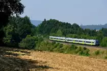 Eine unerkannt gebliebene Doppel-Garnitur 440 von agilis in der Nähe von Darshofen am 08. August 2015.