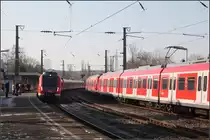 Zeitgleich -

...liegen die Abfahrtszeiten der Stuttgarter S-Bahnlinie S3 in beiden Richtung am Bahnhof in Waiblingen. So kommt es dort meist zu Zugbegegnungen. 

21.01.2017 (M)