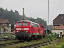 218 208 steht am 17.September 2016 im Bahnhof Kronach