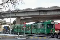Am 17.und 18.01.2017 werden die ersten vier Be 4/6S der Serie 659 bis 686 auf einen Spezial Lastwagen verladen und ein kurzes Stück auf der Strasse zu einem Verladeplatz gefahren. Dann werden die Wagen auf einen Eisenbahnwagen geladen und werden eine Reise nach Sofia machen, wo sie eine zweite Heimat bekommen. Hier fährt der Lastwagen mit dem Be 4/6S 659 auf der Gegenfahrbahn durch den Wiesenkreisel zum Verladeplatz. Der ganze Kreisel wird von der Polizei abgesperrt.
