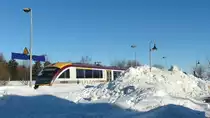 Da ist nicht viel zu sehen vom Desiro 642 843 als RB73912 nach Heidenau weil die Schneemassen vom geräumten Parkplatz ihn größtenteils verdecken; Altenberg (Erzgebirge), 21.01.2017

