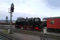 Gerade wird 99 222 am Vormittag des 07.02.2016 auf Gleis 31 im HSB-Bahnhof Wernigerode an P8931 für eine Brockenfahrt angekuppelt.