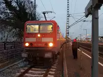 DB 143 880-3 mit Lokzug in Frankfurt am Main Süd Bhf am 24.01.17
