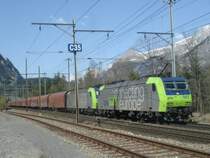 Zwei Re 485 mit G�terzug bei Kandersteg kurz vor dem L�tschberg-Nordportal am 14.4.2007