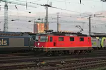 Am frühen Morgen des 30.07.2015 fuhr die Re 4/4 11248 von SBB Cargo als Lokzug über Gleis 1 durch Basel Bad Bf gen Rangierbahnhof Muttenz. Zuvor brachte sie einen gemischten Güterzug nach Basel Bad Rbf/Weil am Rhein.