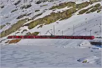 R1644 mit Allegra 3515 am Ufer des zugefrorenen Lago Bianco. (22.12.2016)