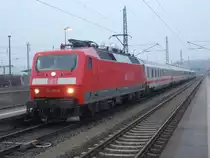 Der erste,morgentliche IC Richtung Festland erreicht den Bahnhof Bergen/Rügen kurz nach halb neun.Am 25.Januar 2017 zog 120 105 den besagten IC 2425 Binz-Berlin Hbf und erreichte Bergen/Rügen.