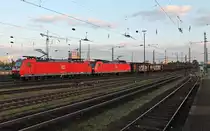 Am Morgen des 30.07.2015 bespannte 185 103-9 zusammen mit 185 107-0 einen vollen Tonerdezug, als sie über Gleis 1 durch den Badischen Bahnhof von Basel gen Rangierbahnhof Muttenz fuhren.