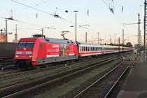 Einfahrt am Morgen des 31.07.2015 von 101 080-0  Luzern erlebnisreiCH  mit dem IC 61419 (Duisburg Hbf - Basel SBB)/CNL 40419 (Amsterdam Centraal - Zürich HB)/CNL 479 (Hamburg-Altona - Zürich HB) in den Badischen Bahnhof von Basel.