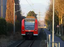 Ein Nachschuss von der RB33 (Rhein-Niers-Bahn)(Aachen-Hbf nach Heinsberg-Rheinland) und kommt aus Richtung Lindern und hilt in Heinsberg-Randerath und fuhr dann weiter in Richtung Heinsberg-Rheinland. 
Augenommen vom Bahnsteig 1 in Heinsberg-Randerath. 
Bei Sonnenschein am Kalten Nachmittag vom 18.1.2017.

