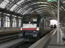 MRB-Ersatzverkehr: MRCE ES 64 U2 030 hat umgesetzt und wird den RE 26980 nach Hof bringen; Dresden Hbf., 26.01.2017
