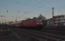 Am Abend des 26.1.2016 verlässt die 143 661 mit einem RB 27 nach Koblenz den Rheydter Hbf.