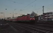Am Abend des 26.1.2016 verlässt die 143 661 mit einem RB 27 nach Koblenz den Rheydter Hbf.