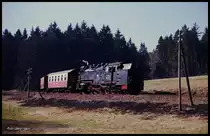997247 ist am 17.3.1990 mit P 69712 nach Gernrode bei Sternhaus Haferfeld unterwegs.