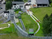 Erlebnisbergbahn-Luisenhöhe befördert Menschen von u. zur Bergstation, von wo aus einige Attraktionen unternommen werden können;160611