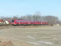 Der RE 3802 von Würzburg Hbf nach Erfurt Hbf, am 28.01.2017 bei Apfelstädt.