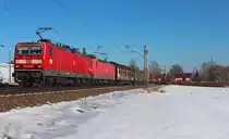 143 050-3 und 143 841-5 kommen am 28.01.2017 mit dem GA 52811 (Braunschweig Rangierbahnhof - Mosel) zum VW-Werk nach Mosel nahe dem Ortsteil Glauchau Schönbörnchen vorbei gefahren. 