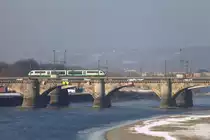 Brücke über die Elbe, ein TRILEX passiert gerade. 28.01.2017 13:37 Uhr.
Teleblick von der Augustusbrücke Dresden