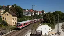 RB 19317 bei der Einfahrt in den Ulmer Hbf. Im August 2016 noch mit einem Steuerwagen vom Typ Karlsruherkopf. Kurze Zeit später wurde diese Baureihe in Ulm offiziell abgestellt. 143 922-3 sorgte für die nötige Traktion.