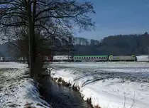 BLS: RoLa-Zug mit einer Re 485 bei Bettenhausen unterwegs am 28. Januar 2017.
Foto: Walter Ruetsch